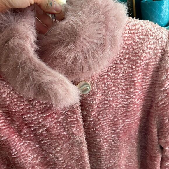 Vintage 90s Novelti Pink Faux Fur Jacket with Fluffy Collar and Cuffs 9/10 - Picture 12 of 16